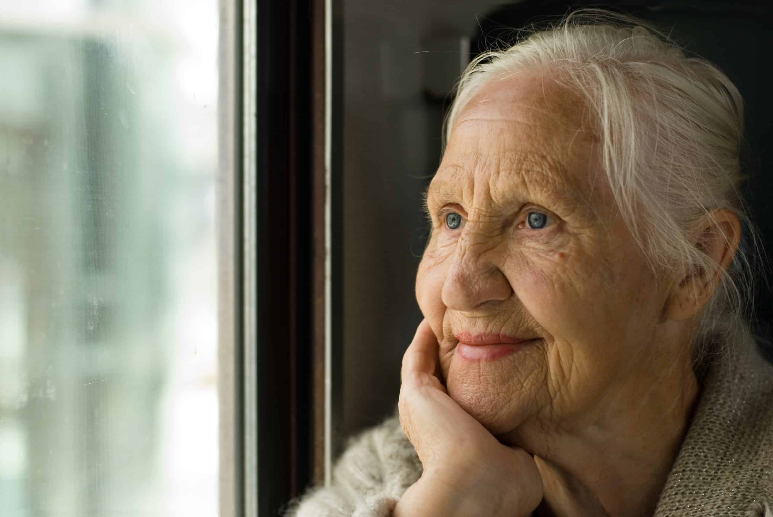 How to Know When an Elderly Person Can't Live Alone