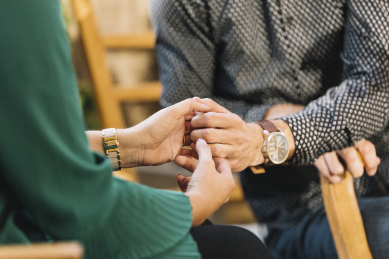 Why It’s Important to Choose Memory Care Communities That Accept Residents with Aggressive Dementia